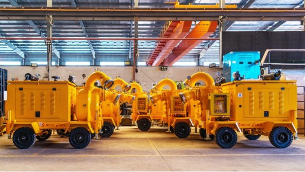 防汛抗旱物資——5臺大流量排污抽水泵車下線、發(fā)運